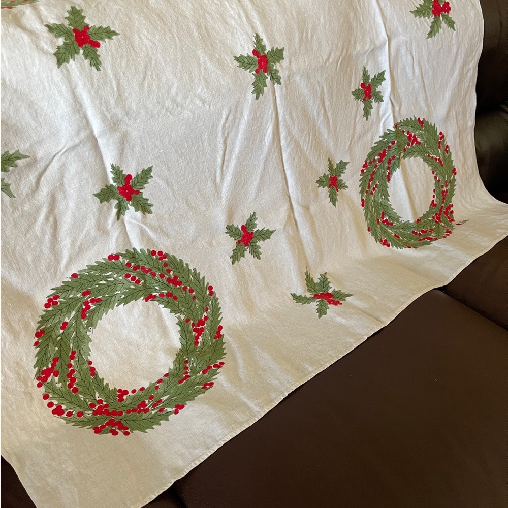 VTG Vera Christmas Wreath Tablecloth  48" x 48"